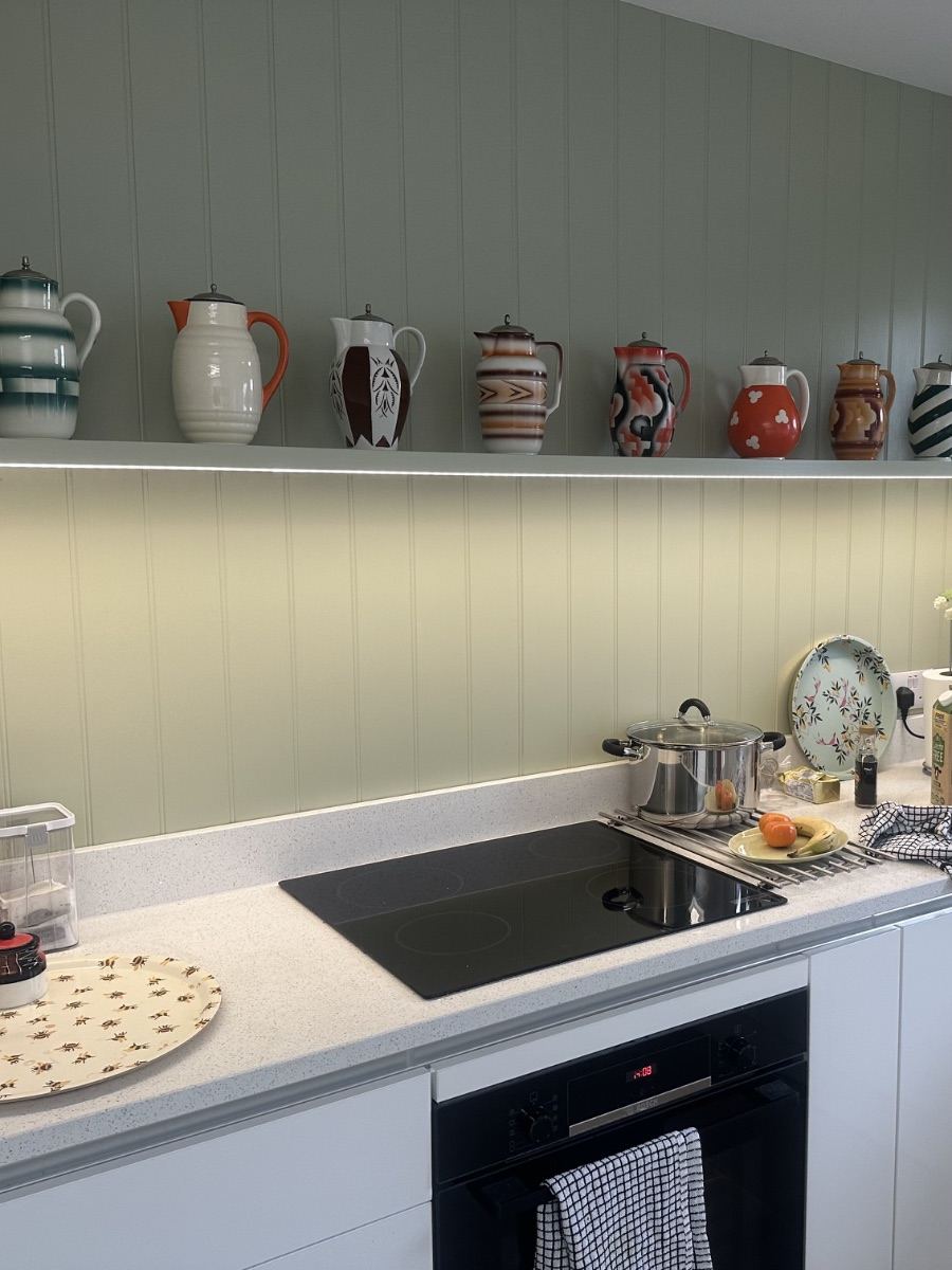 Kitchen shelf LEDs